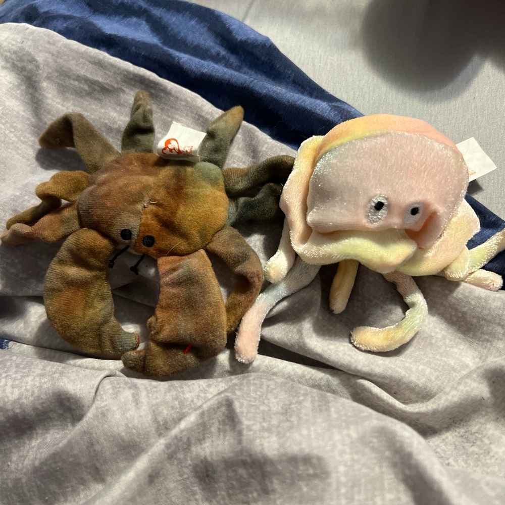 1999 Ty beanie baby goochy the jellyfish and 1993 Ty beanie baby Claude the crab